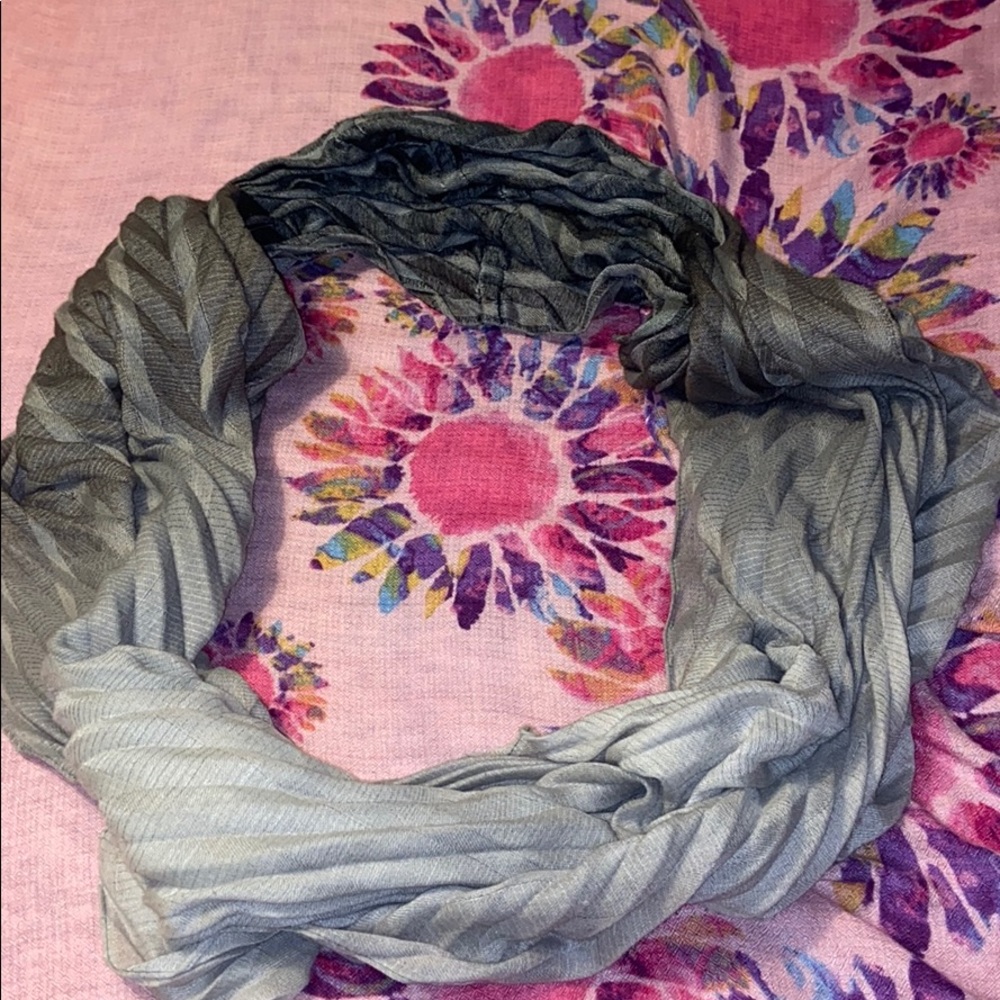 Light and dark grey scarf